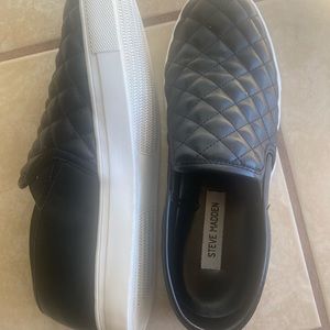 Steve Madden black slip on shoes
